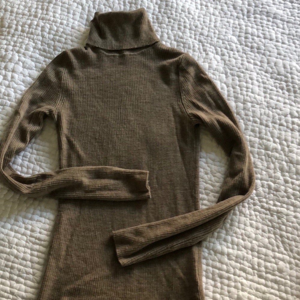 XS Ribbed Merino Turtleneck Sweater - Soft Mocha Mushroom Color - Uniqlo